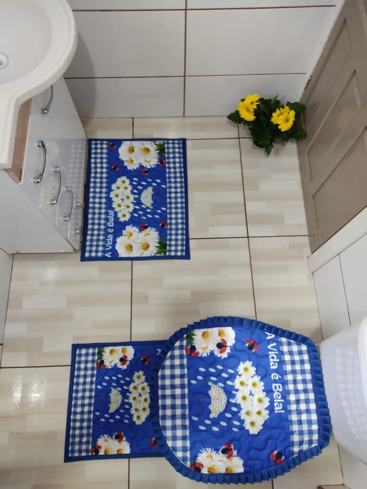 Jogo de Tapete Banheiro - Margaridas (Fundo Azul) Imagem