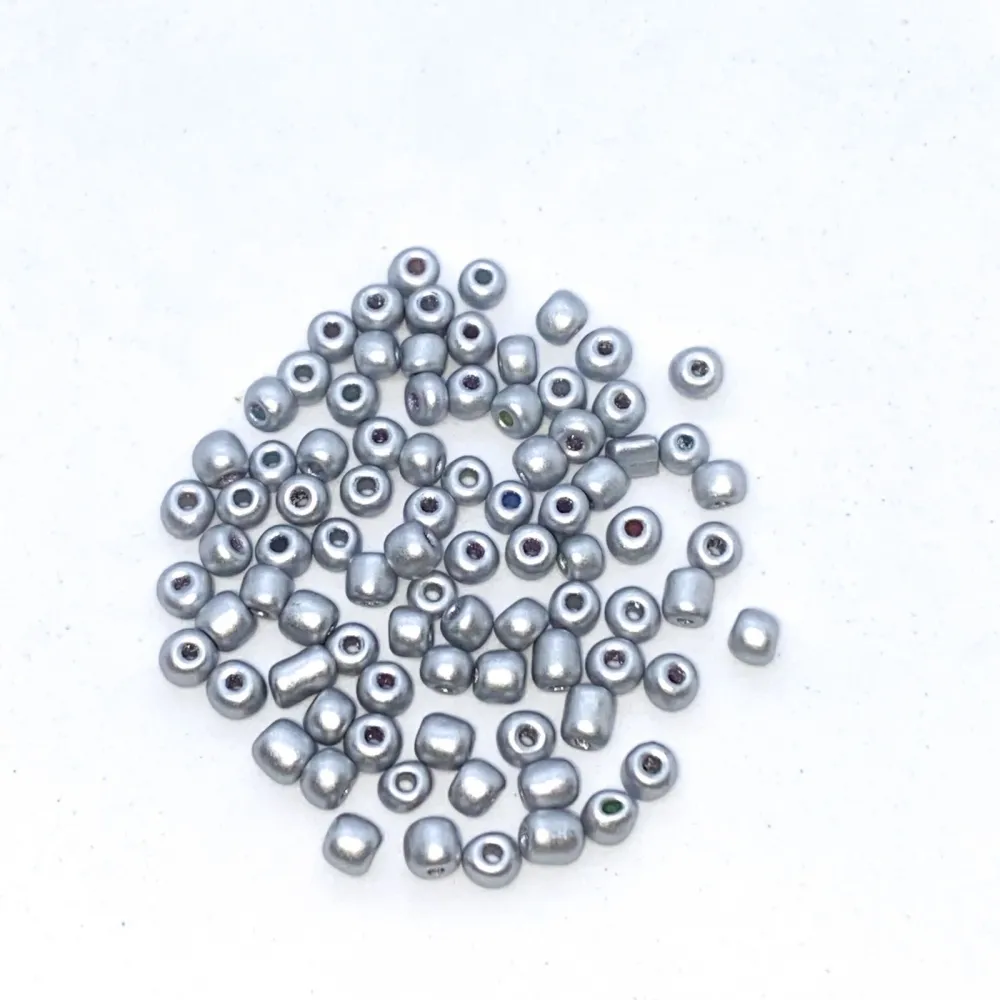 Missanga de vidro Prata - 6/0  - 4mm