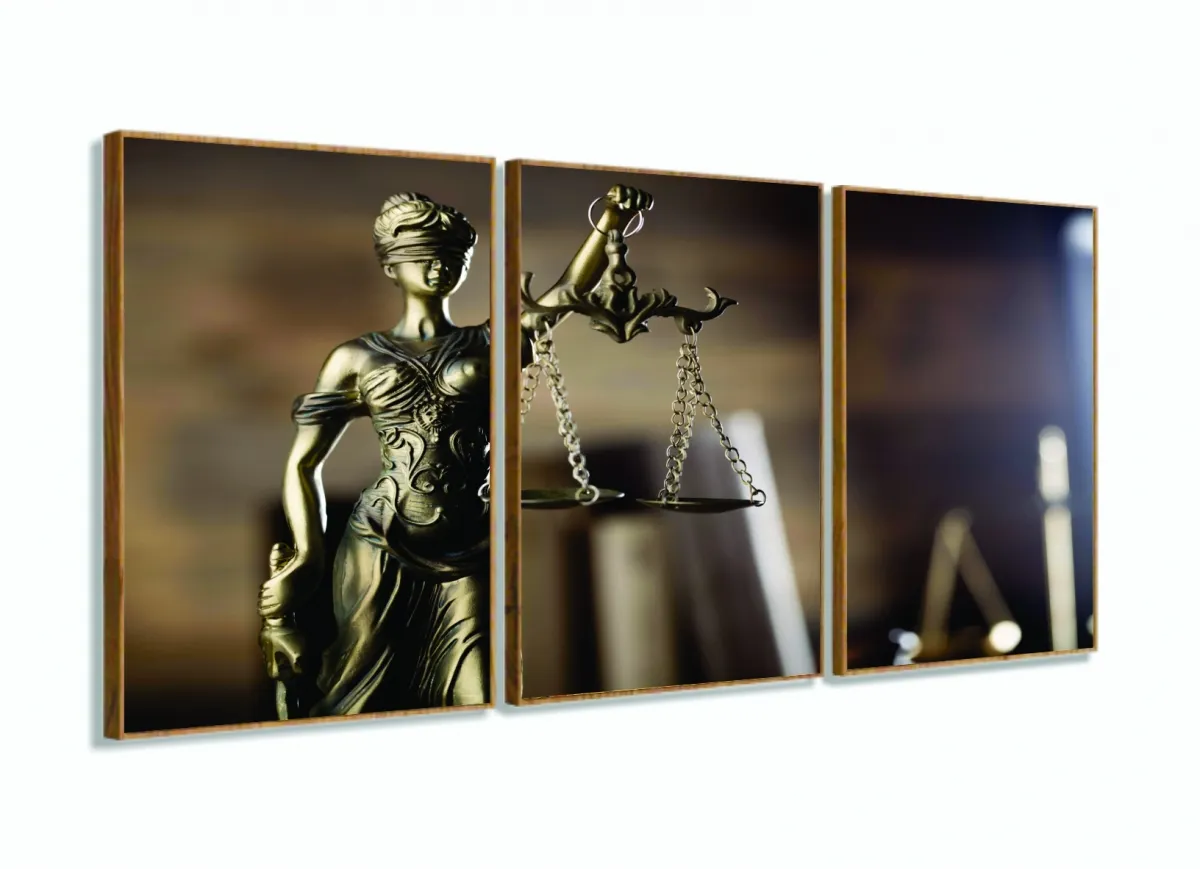 Quadros Decorativos Advocacia Deusa Escritório 120x60 3 peças com moldura filete Imagem
