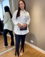 CAMISA JEANS ALONGADA BRANCA COM PEDRARIA - TAMANHO P - Foto 3