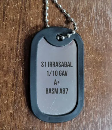 Gravação a laser em tags de metal