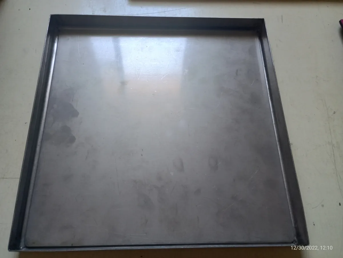    BIF2628/12 - BANDEJA  INOX  304  - TAM.: 26 X  28  x 1,2CM                     Imagem