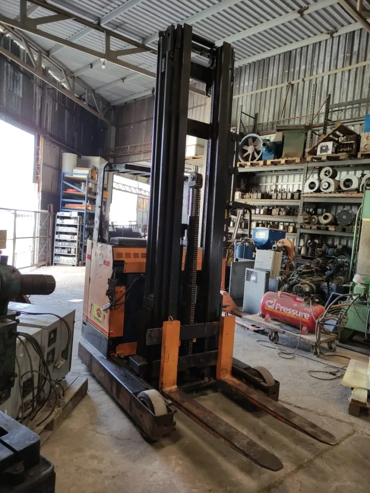 Empilhadeira elétrica Ameise ETV 20 2000 Kg triplex 7,30m - Cód. 1511 Imagem