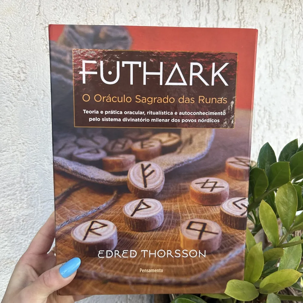 Livro Futhark o Oraculo Sagrada das Runas