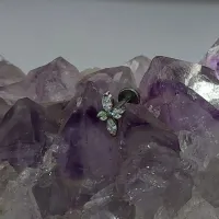 Labret em Titânio 1.2mm - Ornamental FLOR com Pedras - TIT03 - Foto 2