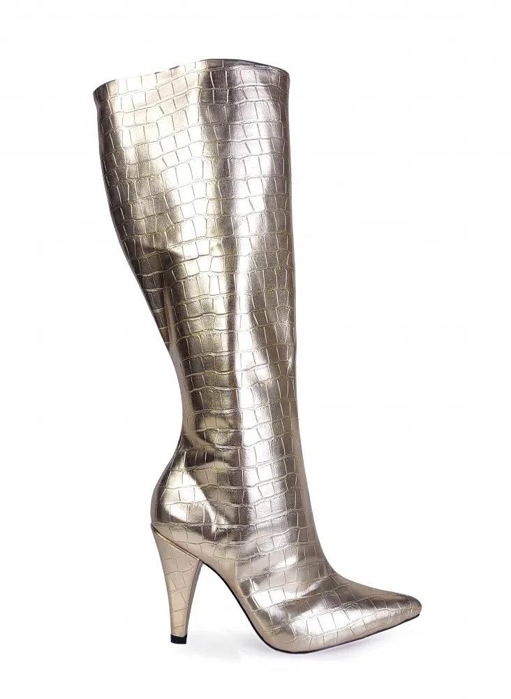 Bota Longa Aisha Crocodilo Metalizado Ouro com Numeração Especial em Promoção Imagem