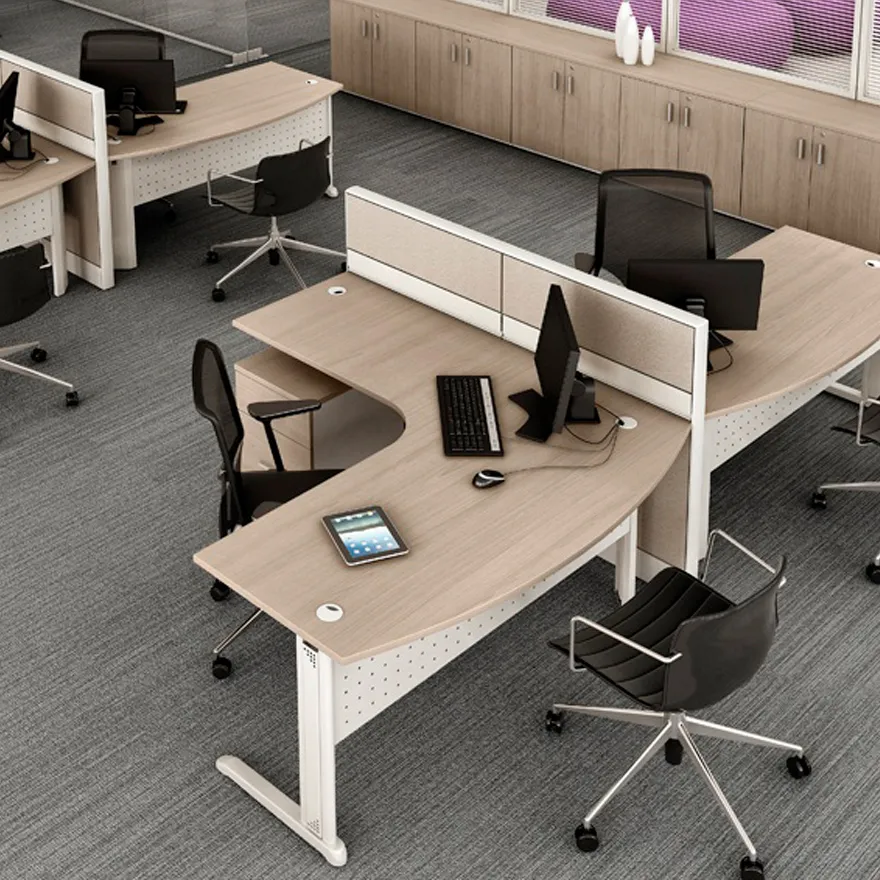 Mesa em Delta com Divisória