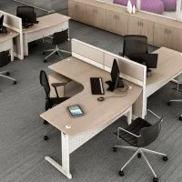 Mesa em Delta com Divisória