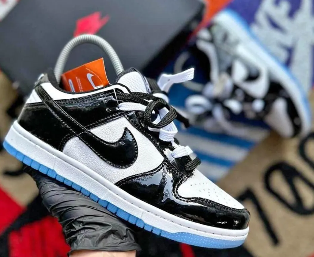 Nike Dunk Preto e Branco com azul 