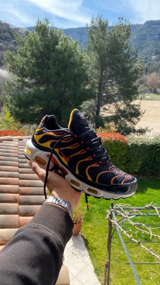 Nike Air Max Tn Preto Com Amarelo  Imagem