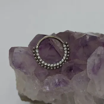 Argola em Titânio CRAVEJADA ZIRCONIA FRONTAL 1 Filete de ESFERAS  1.2mm TIT19 - Foto 2