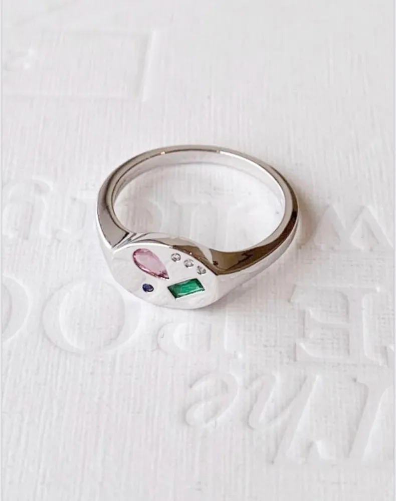 Anel liso com pedras rainbow 