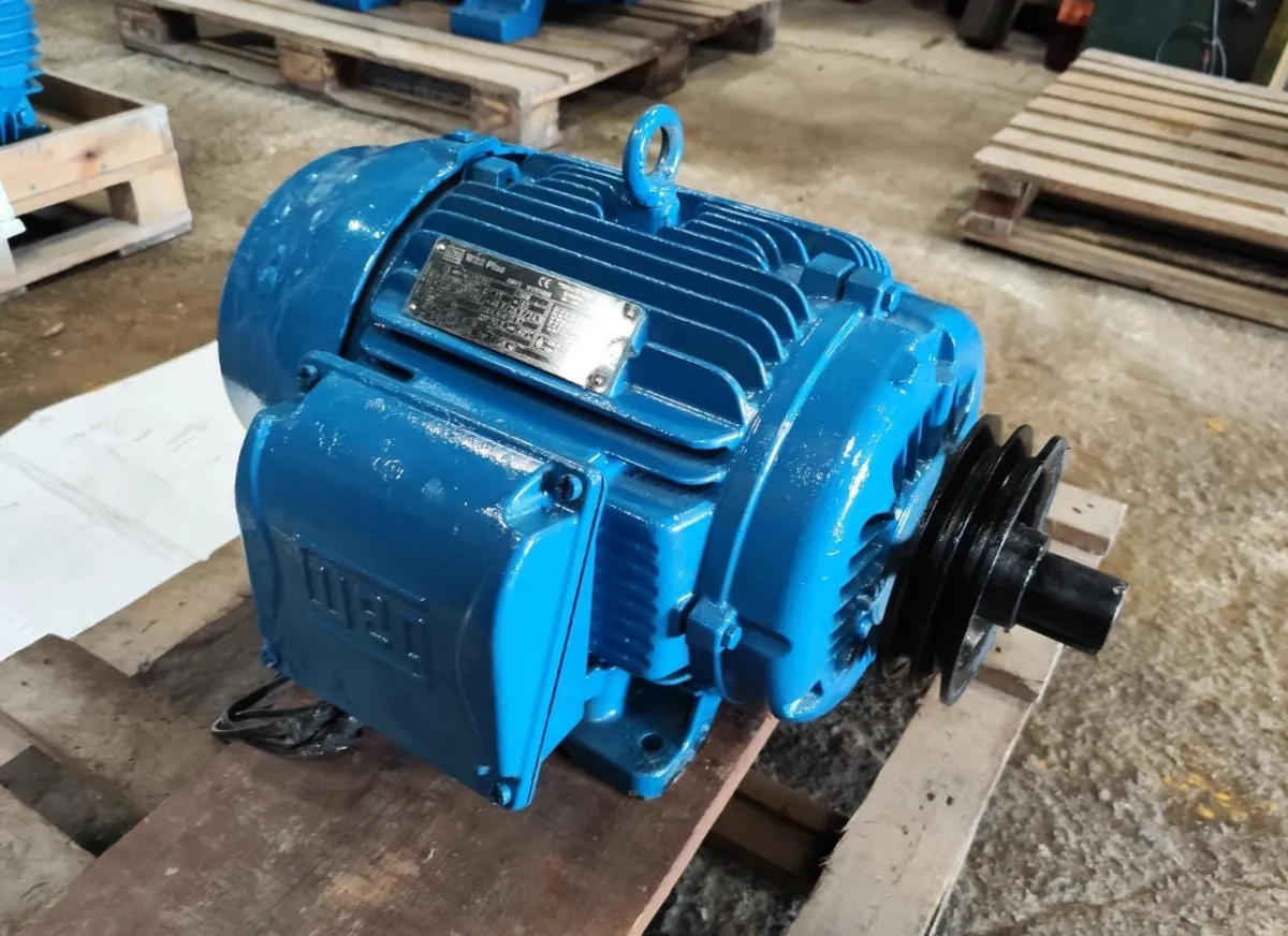 Motor elétrico trifásico WEG 20 CV 2 polos 220V/380V/440V - Cód. 79