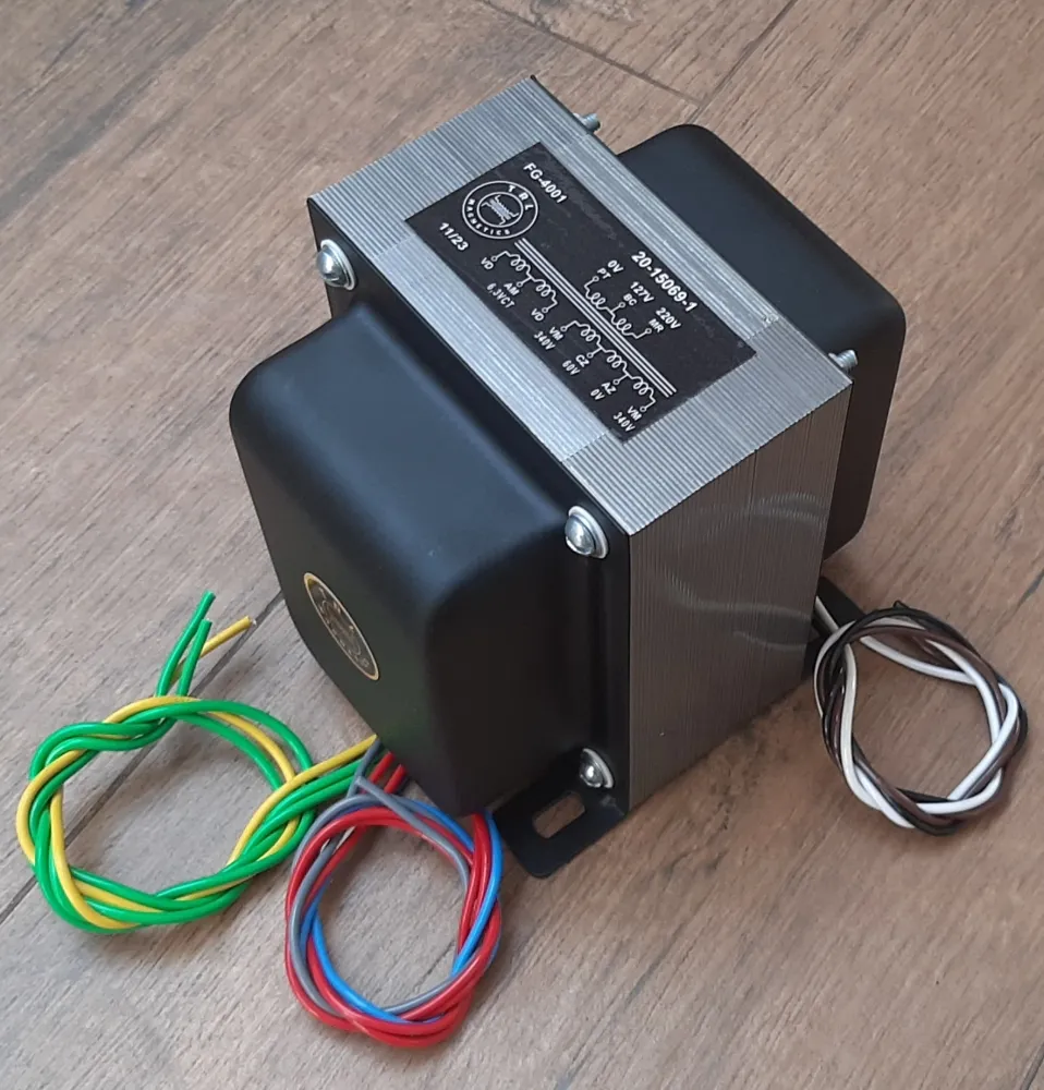 FG-4001 |  True Reverb I e II | Thunder Sound I e II | Jet Sound | PWR Imagem