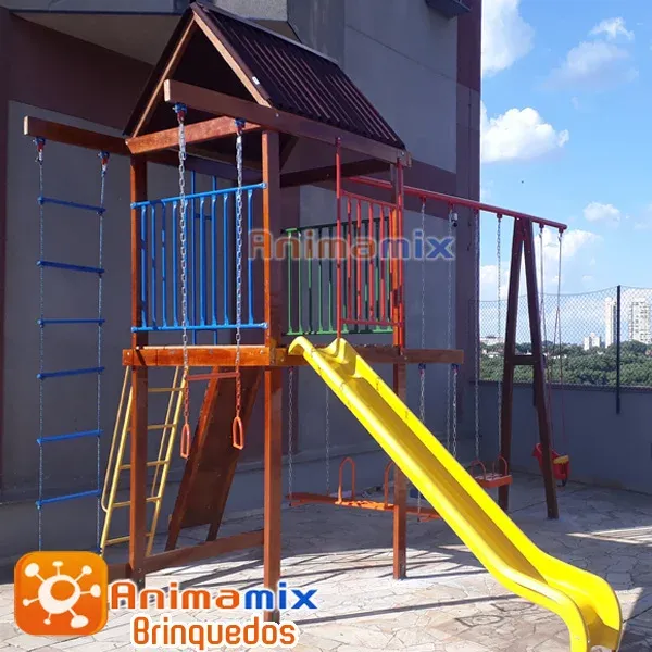 Playground de Madeira Grande em Verniz