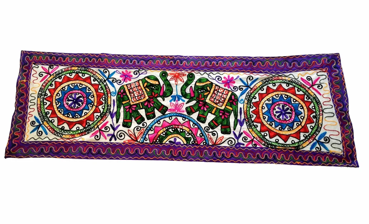 ESGOTADO! Passadeira/Caminho de Mesa Bordado 8. 150x50 cm