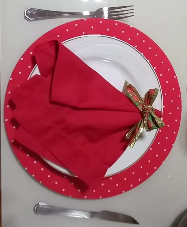 KIT COM 6 SOUSPLATS DUPLA FACE + PORTA GUARDANAPOS E GUARDANAPOS 3