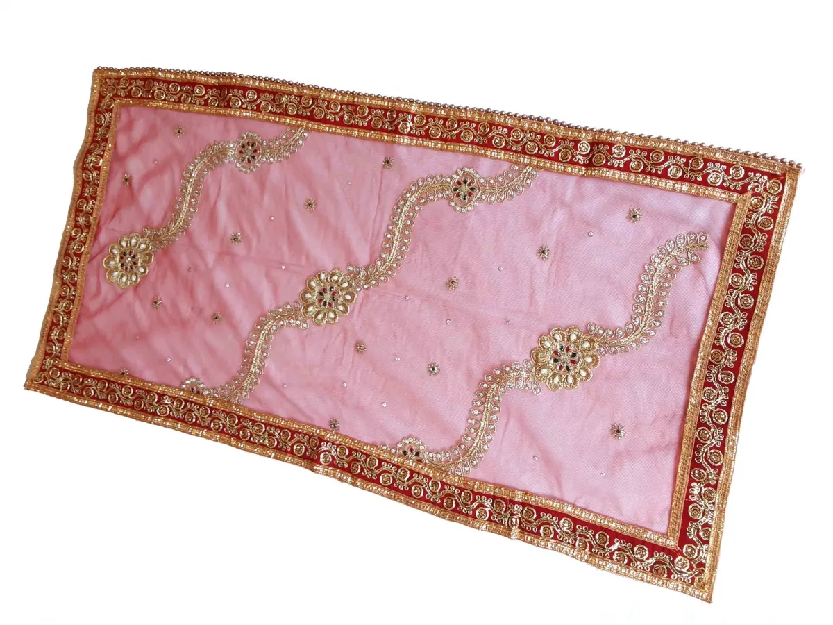 ESGOTADO! Toalha de Mesa Organza. Bordado Modelo 1