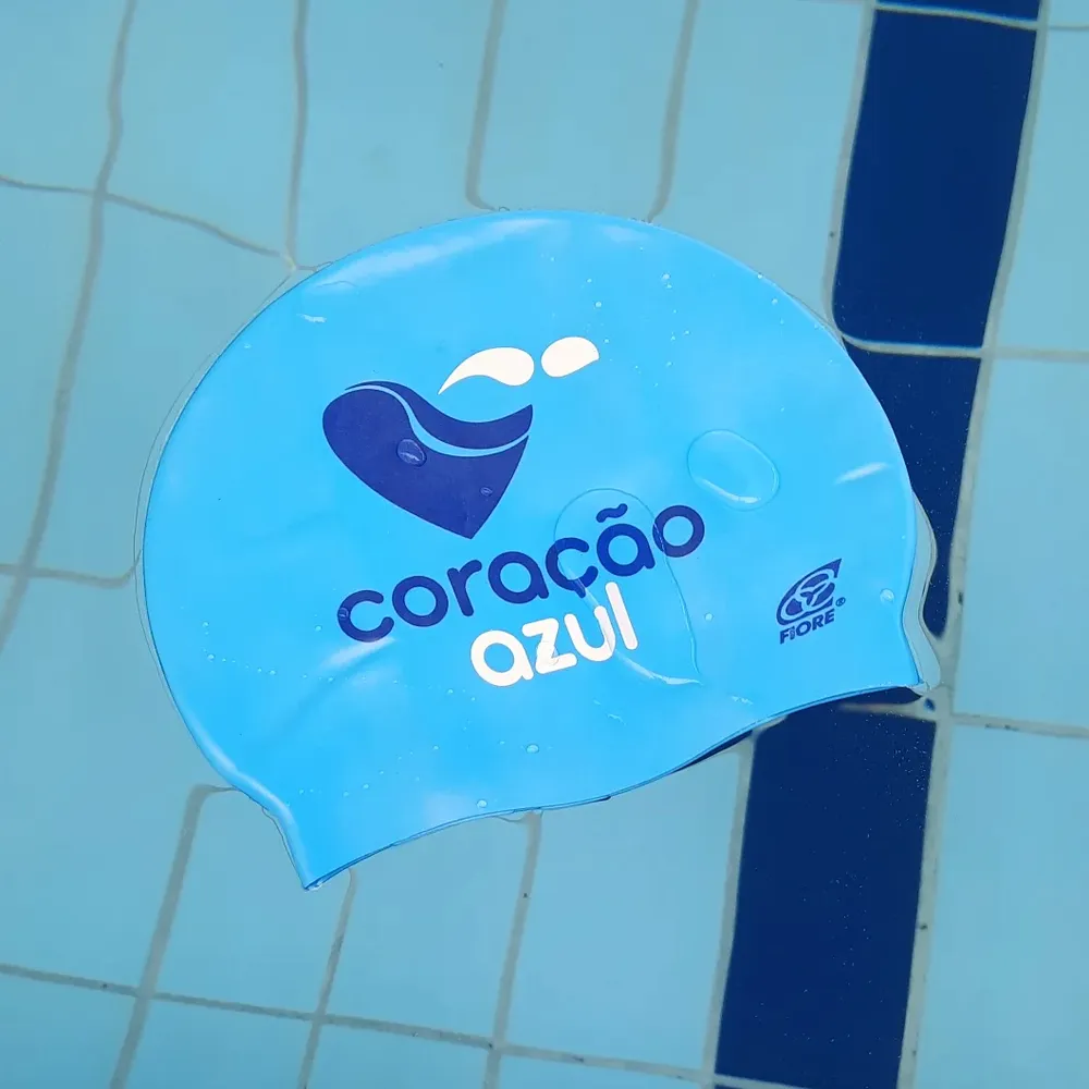 Touca Natação Coração Azul 
