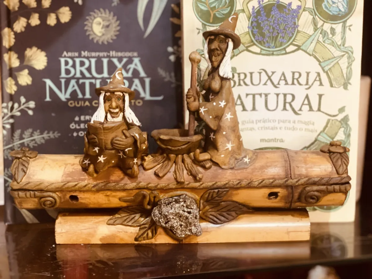 Incensário casal bruxinha e mago