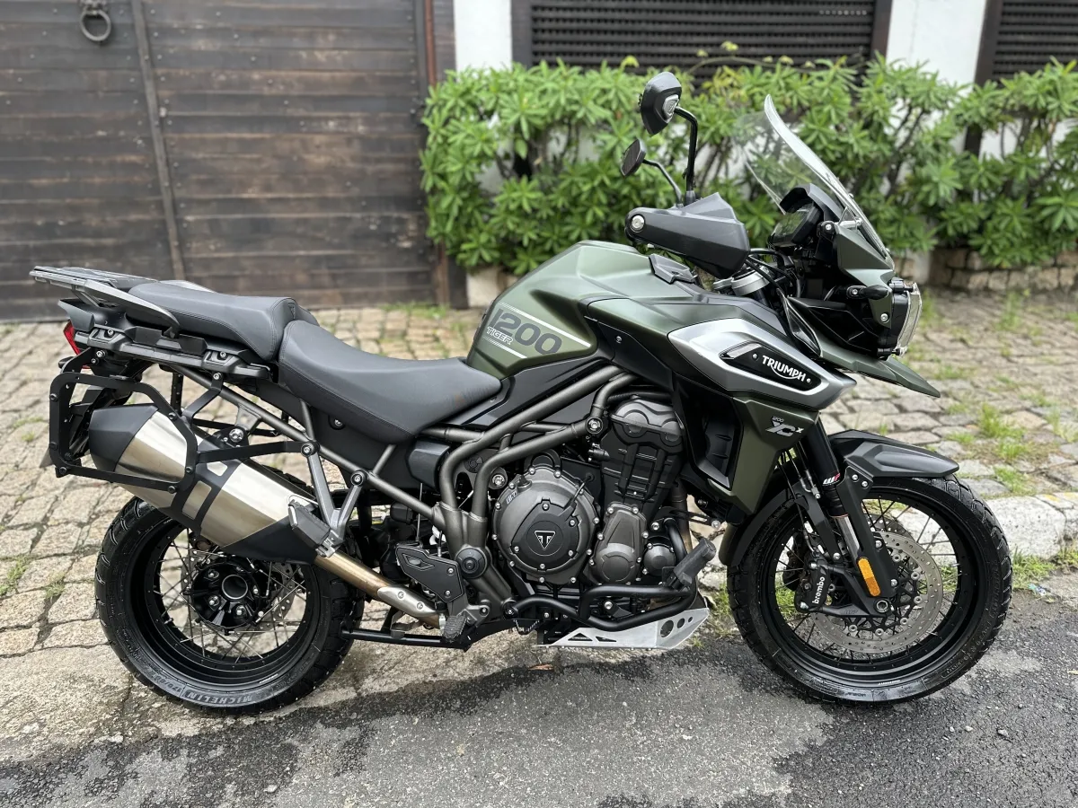 triumph 1200 xcx
