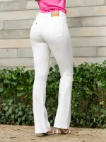 Calça Jeans Flare Revanche Feminina Branca Off-White - Foto 4