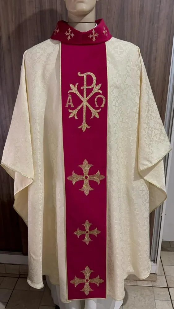 Casula Com Galão Bordado PX e Cruz Tecido Brocado Cores Litúrgicas