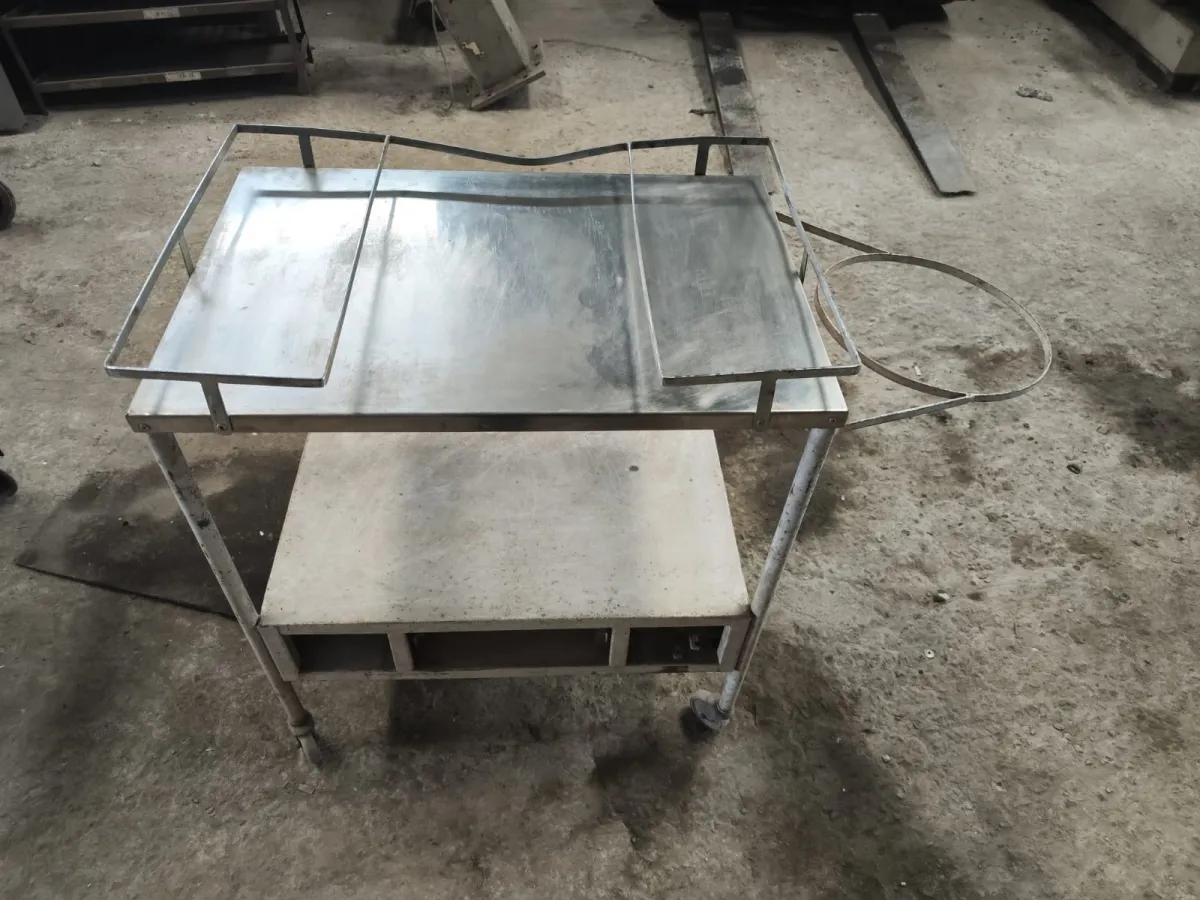 Carrinho para trasnporte com tampo em aço inox - Cód. 155 