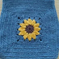 Bolsa de Crochê Alça Transpassada Girassol/Margarida Jeans (P) 020 - Foto 5