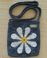 Bolsa de Crochê Alça Transpassada Margarida Cinza Chumbo (P) 027