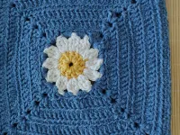 Bolsa de Crochê Alça Transpassada Girassol/Margarida Jeans (P) 020 - Foto 4