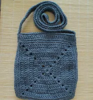 Bolsa de Crochê Alça Transpassada Margarida Cinza Chumbo (P) 027 - Foto 4