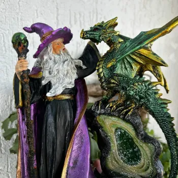 Dragão com Feiticeiro em Resina - Foto 2
