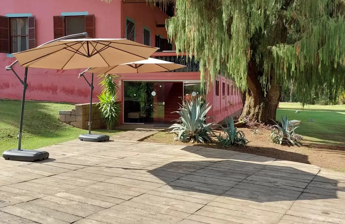 Locação de TENDAS / OMBRELONES / MESA e CADEIRA