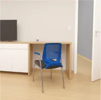 Kit com 2 unidades Cadeira de Aproximação Beezi 4 pés Estrutura Cromada e Braços Fixos - Foto 4