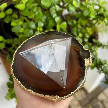 Pirâmide Triangular de Vidro
