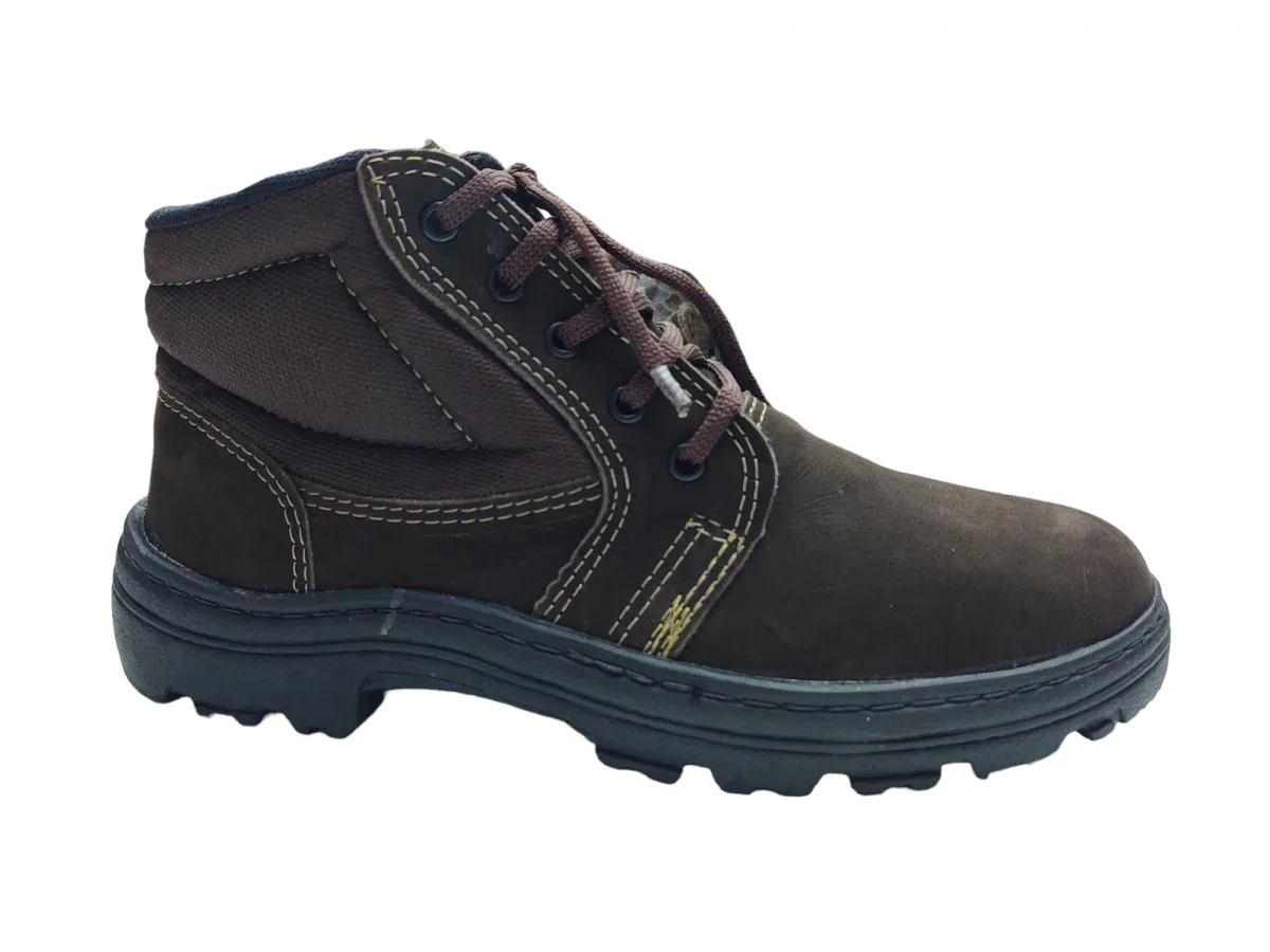 Ref: 20052 - Bota Com Cordão Couro Nobuck Com Biqueira PVC. Cor Marrom. 34 ao 45