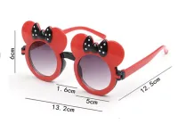 Óculos de Sol Infantil Mundo Minnie cor Vermelho c/ Preto - Importado    - Foto 7