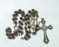 Terço Nossa Senhora Aparecida em Olho De Tigre e Quartzo 8mm - Foto 3