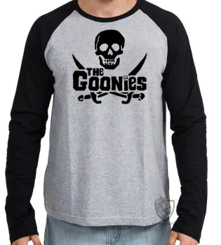 Camiseta manga longa Infantil ou Adulto The Goonies caveira filme piratas anos 80 - Foto 2