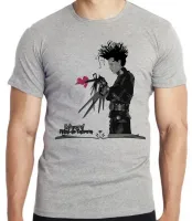 Camiseta adulto ou infantil Edward mãos de tesoura coração - Foto 4