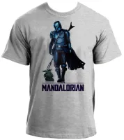 Camiseta adulto ou infantil The Mandalorian andando bebê Yoda - Foto 3