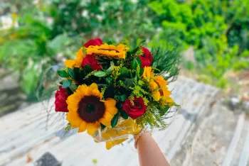 Buquê Girassóis Apaixonados: Onde a Luz do Sol Encontra a Paixão