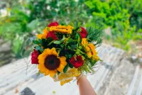 Buquê Girassóis Apaixonados: Onde a Luz do Sol Encontra a Paixão