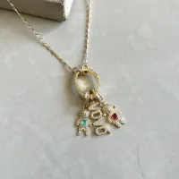 Pingente Menina Cravejada com Pedra Central - Ouro 18k - Foto 2