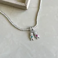 Pingente Menino Cravejado com Pedra Central - Ródio Branco - Foto 2