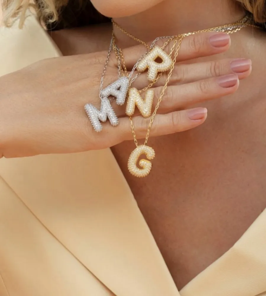 Colar inicial Hailey todo cravejado  Imagem