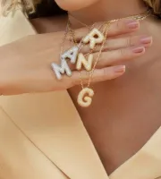 Colar inicial Hailey todo cravejado 