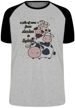 Camiseta adulto ou infantil pilha de vacas mais escura mais clara