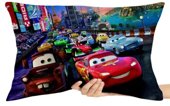 Capa de Almofada ou Travesseiro McQueen em carros 2
